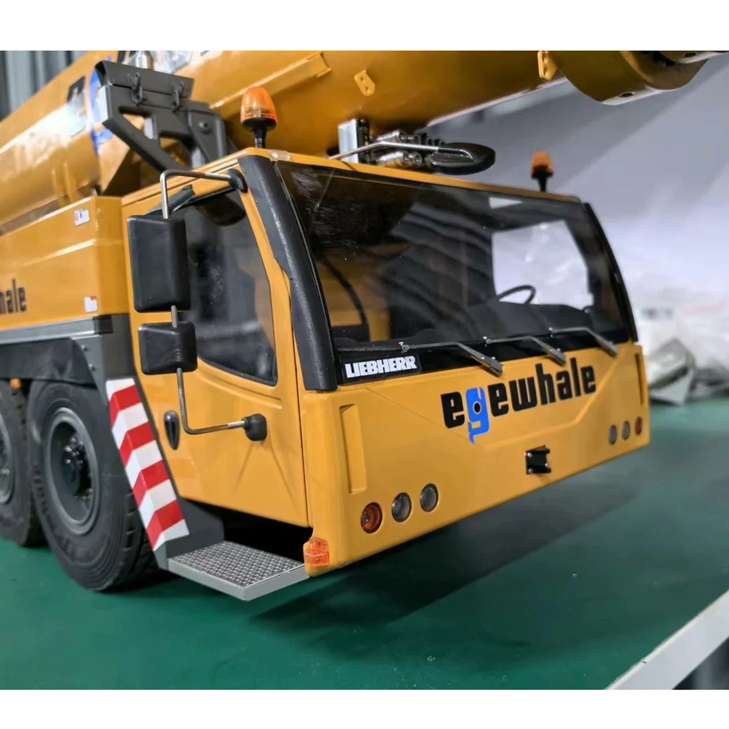 LTM1350 RC Crane 1/14 6-axis Hydraulic Electric Crane Metal Model with PL18 Remote Control Light and Sound System RC Crane Toy