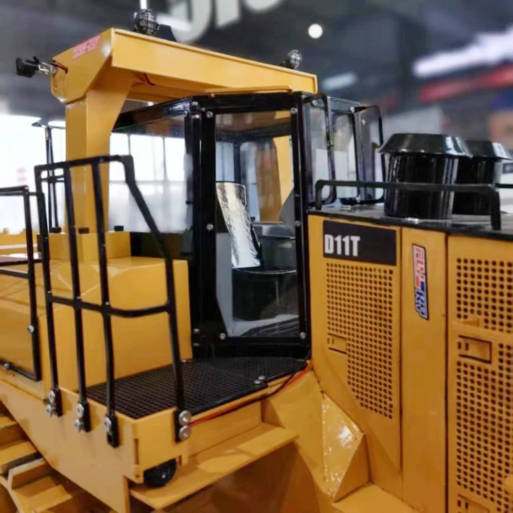 CAT D11T 1/6 RC Hydraulic Bulldozer Metal Model PL18 RC with Light and Sound System RC Bulldozer Model Toy