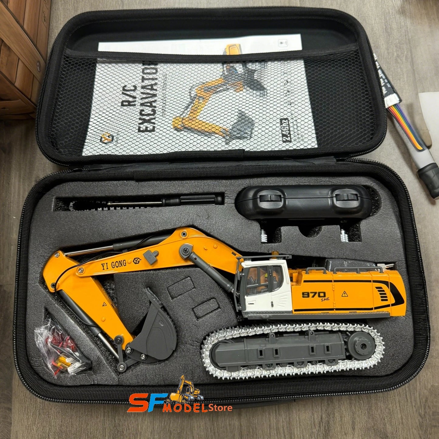 Mini Excavator 1/50 970 Electric Excavator Simulation Model with Lighting System Desktop Remote Control Excavator Model Toy