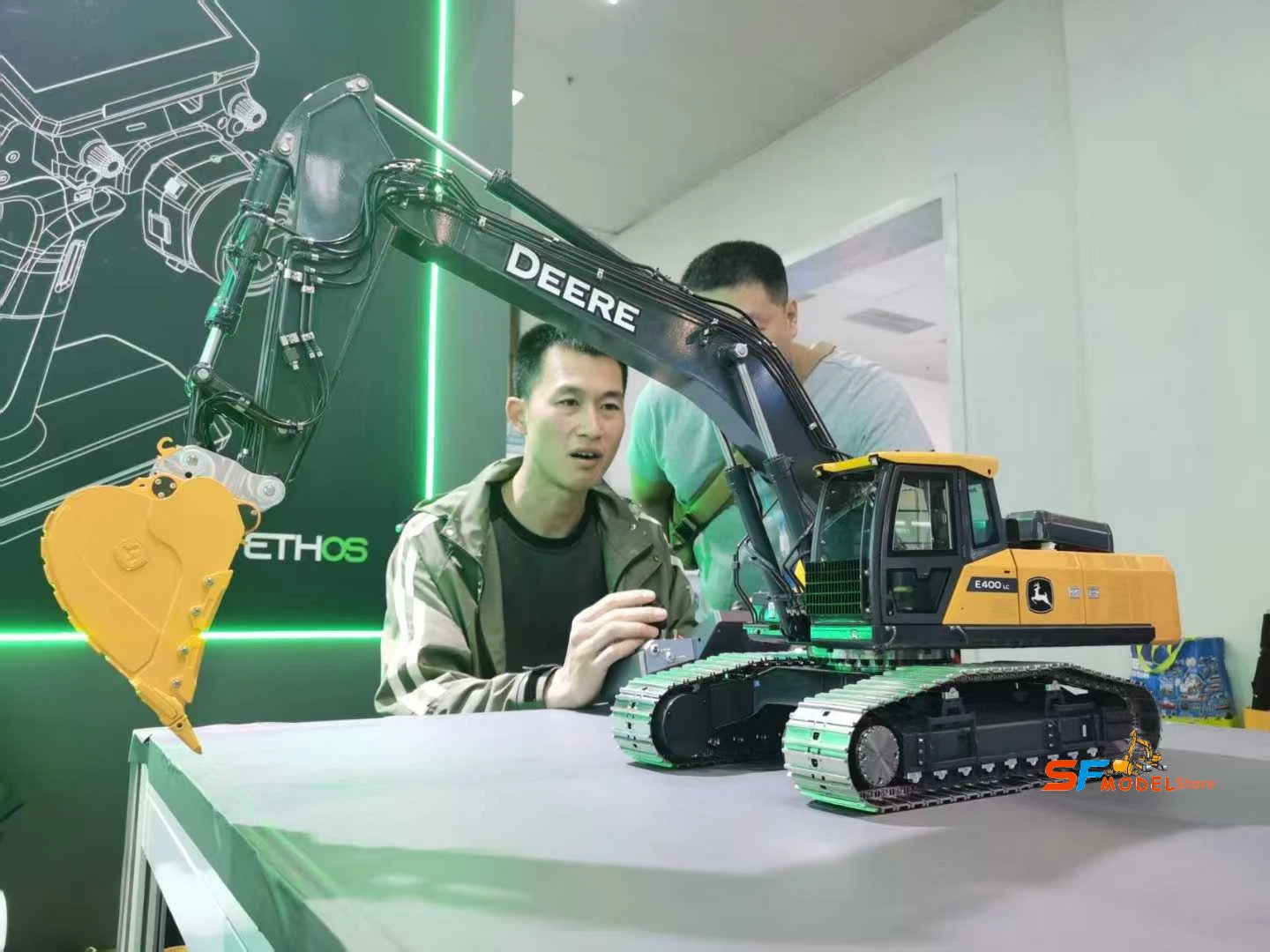 New E400 RC Excavator 1/14 Hydraulic RC Excavator Metal Model Heavy Engineering Machinery RTR Remote Control Car Boy Toy