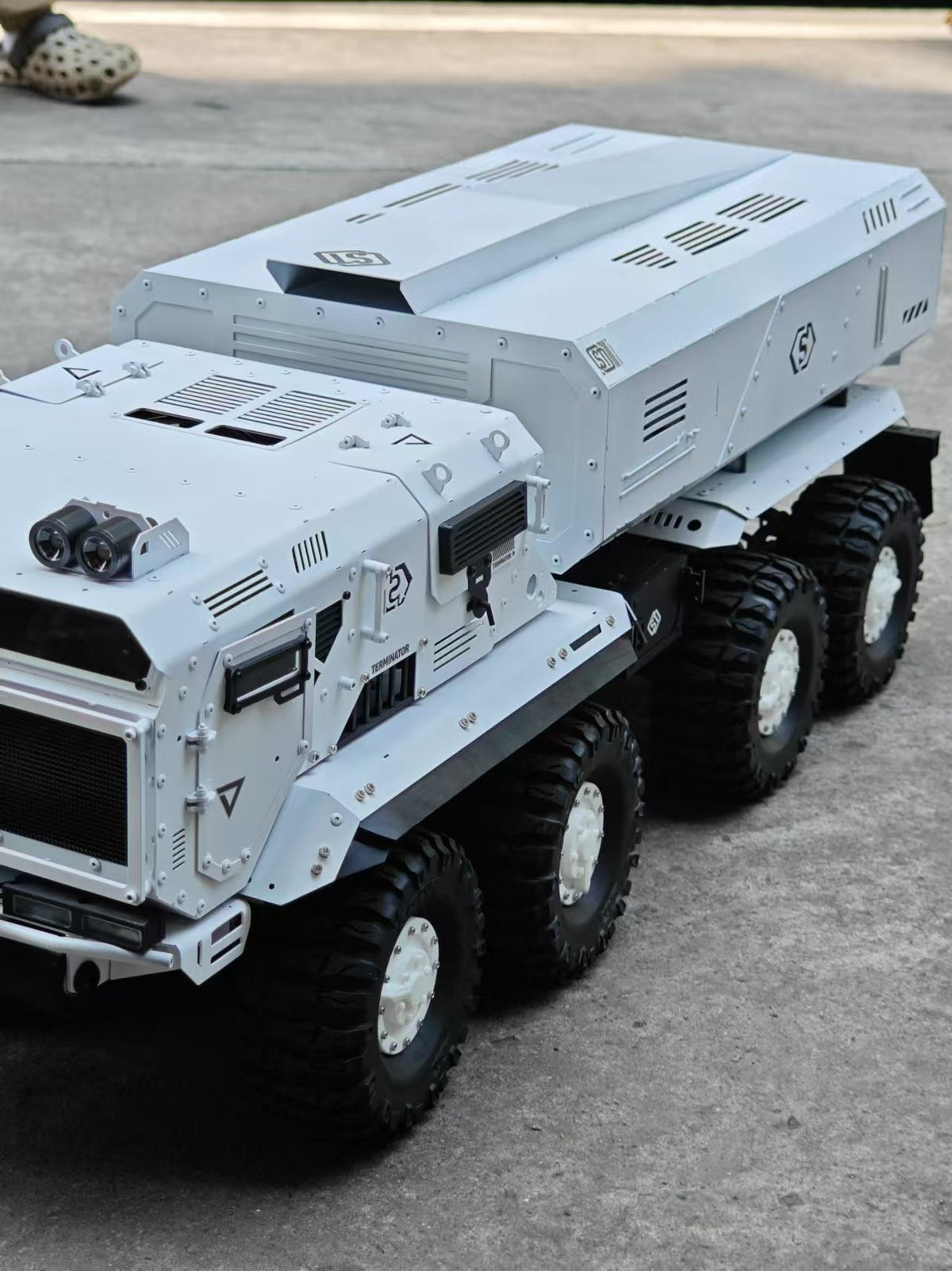 ST10X RC Truck 1/10 8x8 RC Car Metal Model with Light and Sound System Remote Control Military Truck Model Toy