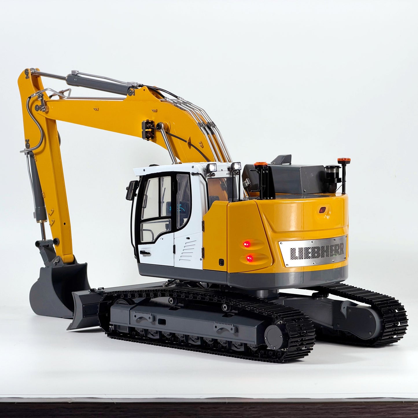1/14 Scale 926 Metal Hydraulic RC Excavator RTR - Dual Pumps, 4-Way Valve, ST8 Radio System Model Gift
