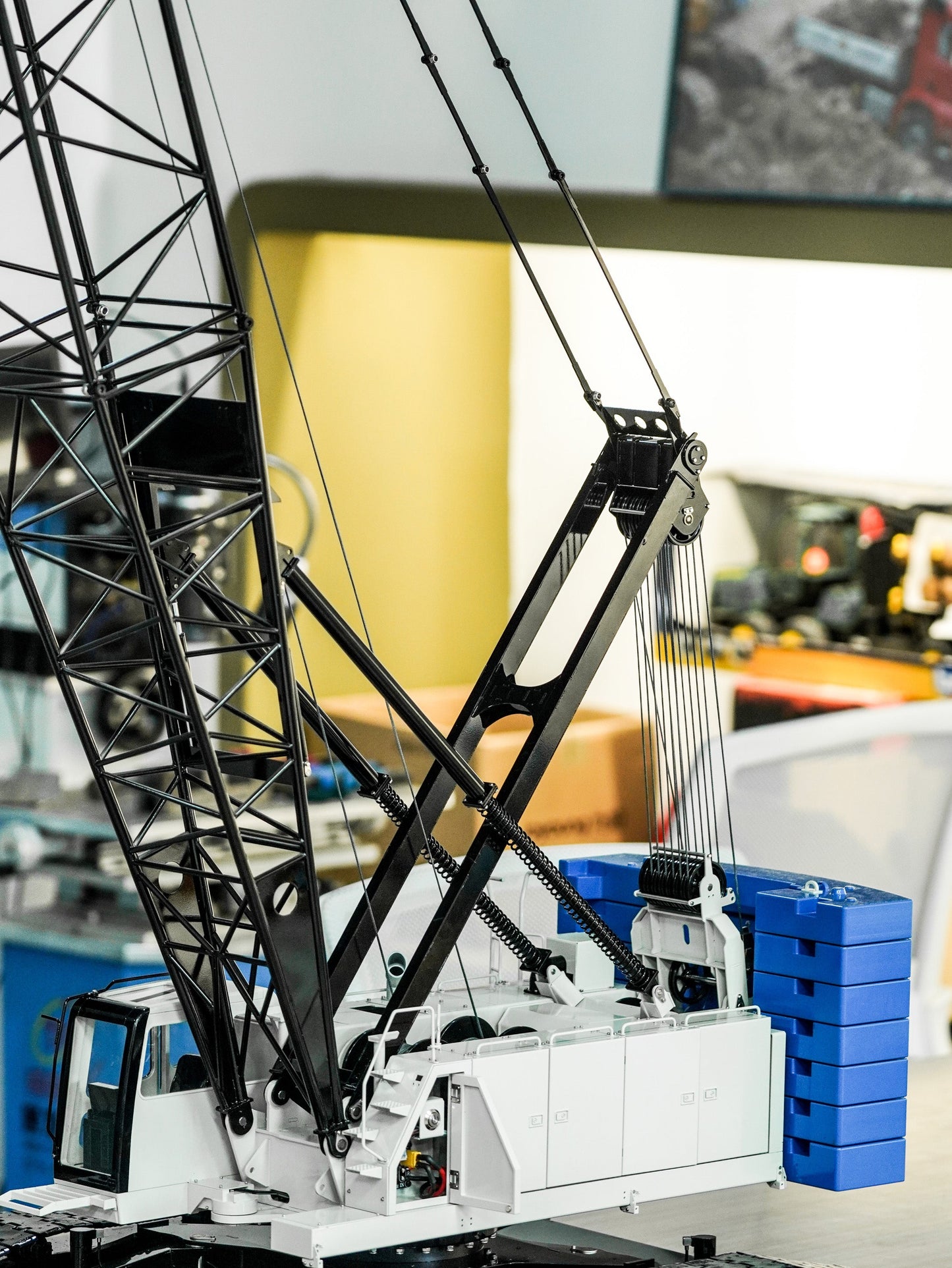 1/14 C1200 Hydraulic Crawler Lattice Boom Crane Model - Professional 100KG Grade Heavy-Duty CNC Metal Edition (RTR)