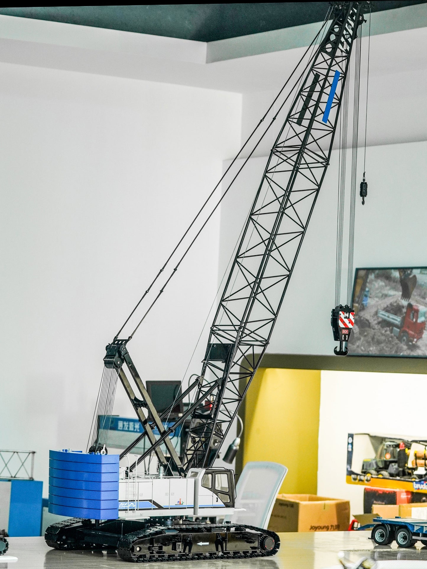 1/14 C1200 Hydraulic Crawler Lattice Boom Crane Model - Professional 100KG Grade Heavy-Duty CNC Metal Edition (RTR)
