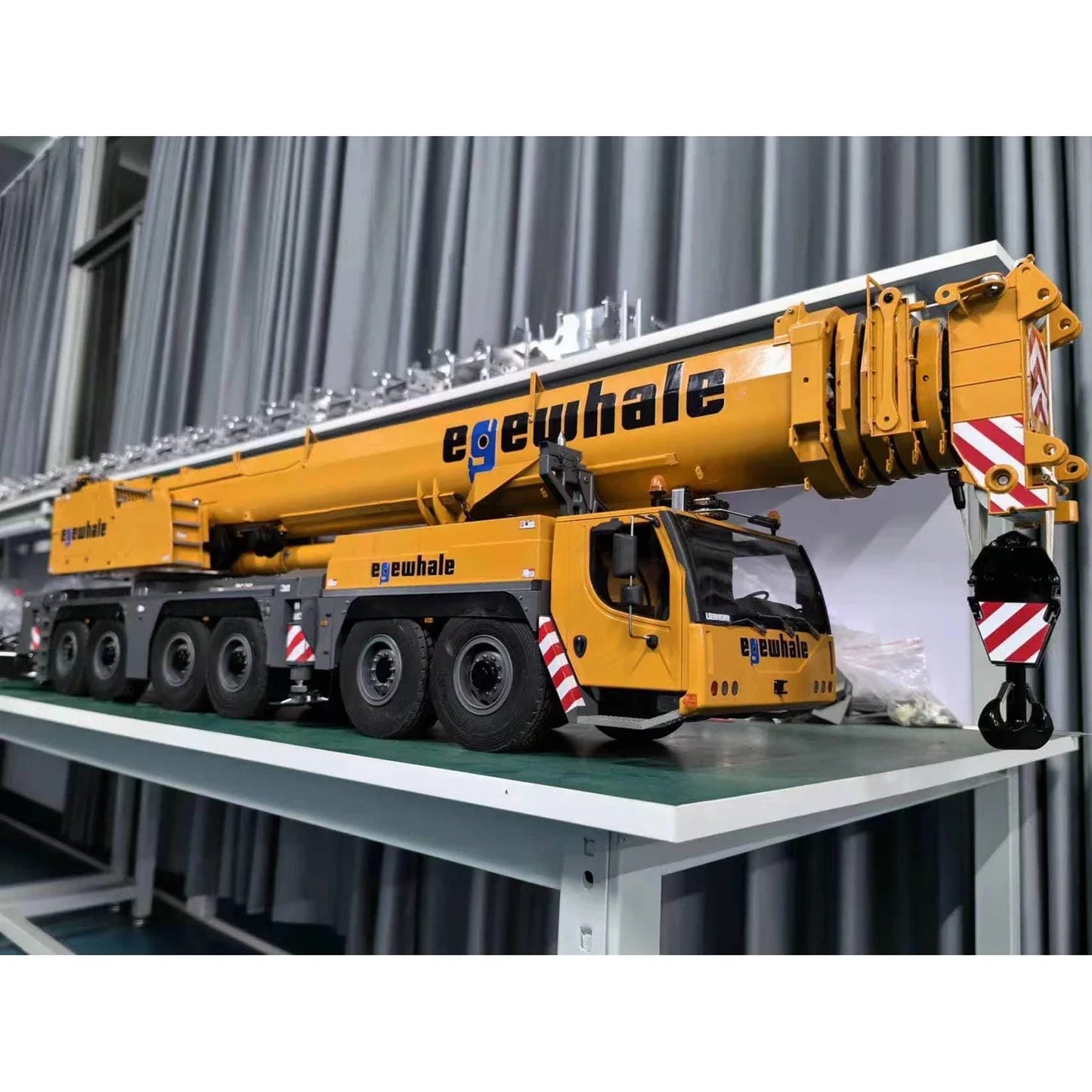 LTM1350 RC Crane 1/14 6-axis Hydraulic Electric Crane Metal Model with PL18 Remote Control Light and Sound System RC Crane Toy