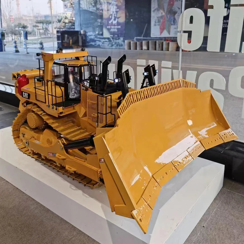 CAT  D11T 1/6 RC Hydraulic Bulldozer Metal Model PL18 RC with Light and Sound System RC Bulldozer Model Toy