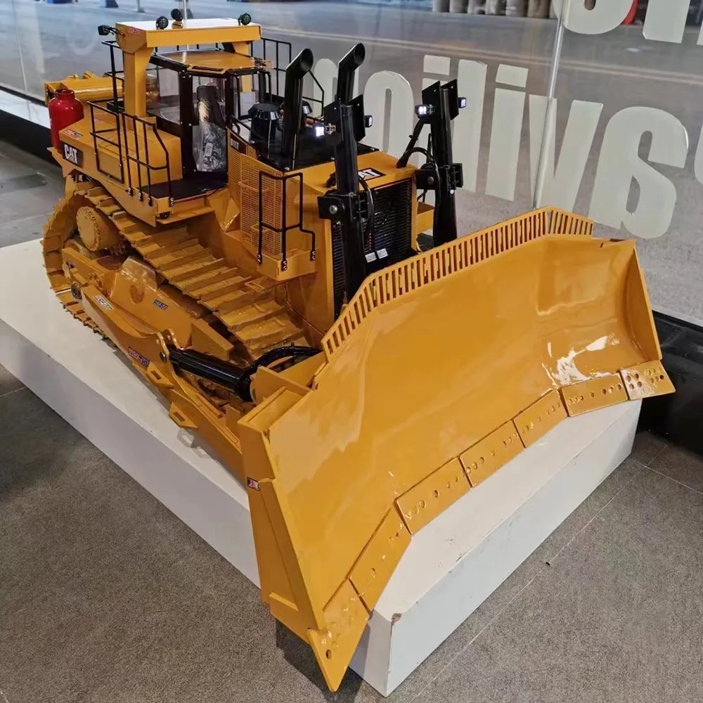 CAT  D11T 1/6 RC Hydraulic Bulldozer Metal Model PL18 RC with Light and Sound System RC Bulldozer Model Toy