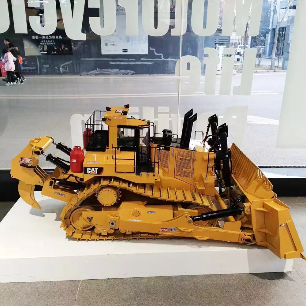 CAT  D11T 1/6 RC Hydraulic Bulldozer Metal Model PL18 RC with Light and Sound System RC Bulldozer Model Toy