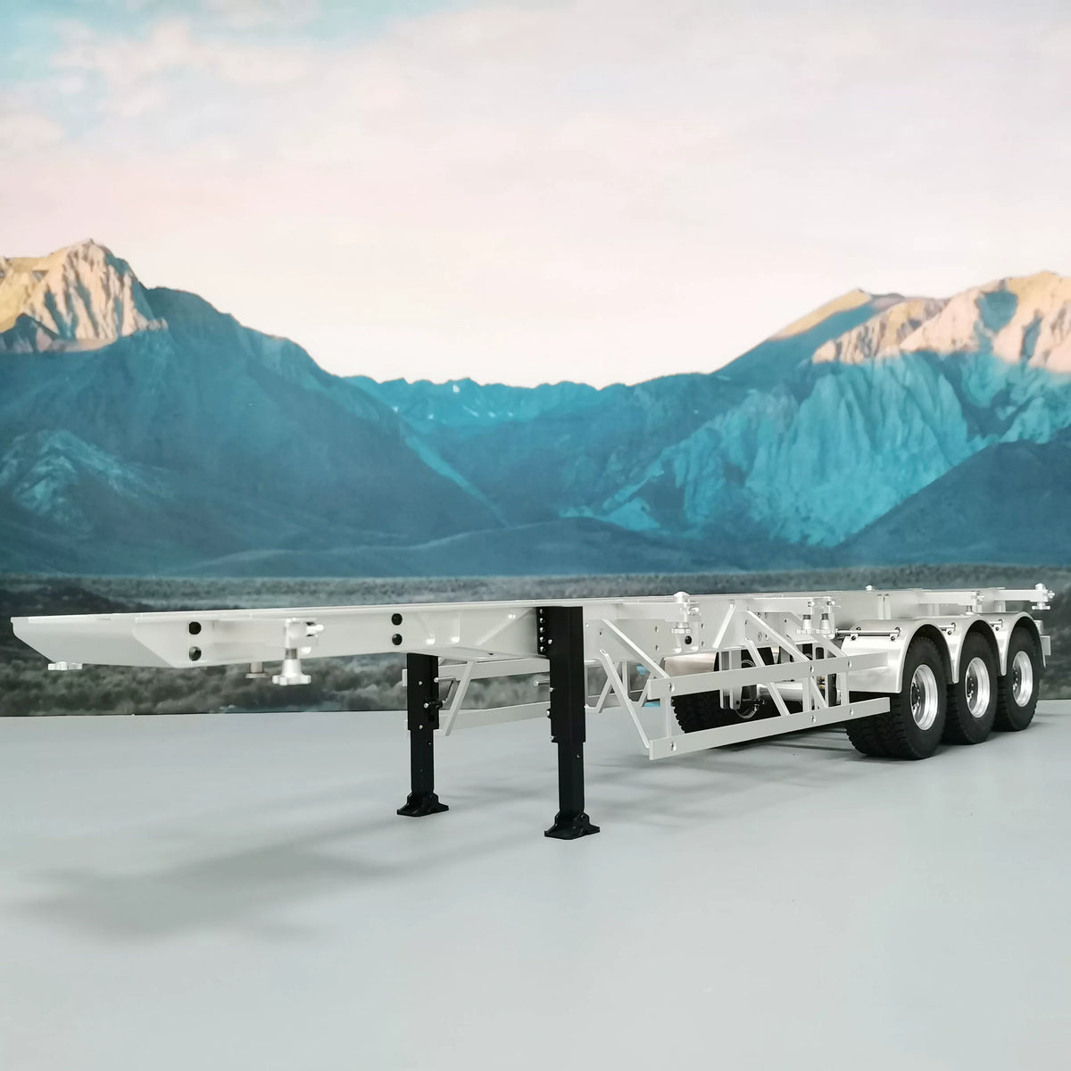 1/14 RC 40ft Container Semi-Trailer Chassis 3-Axle Aluminum Alloy Frame for Tamiya Tractor Truck DIY Upgrade