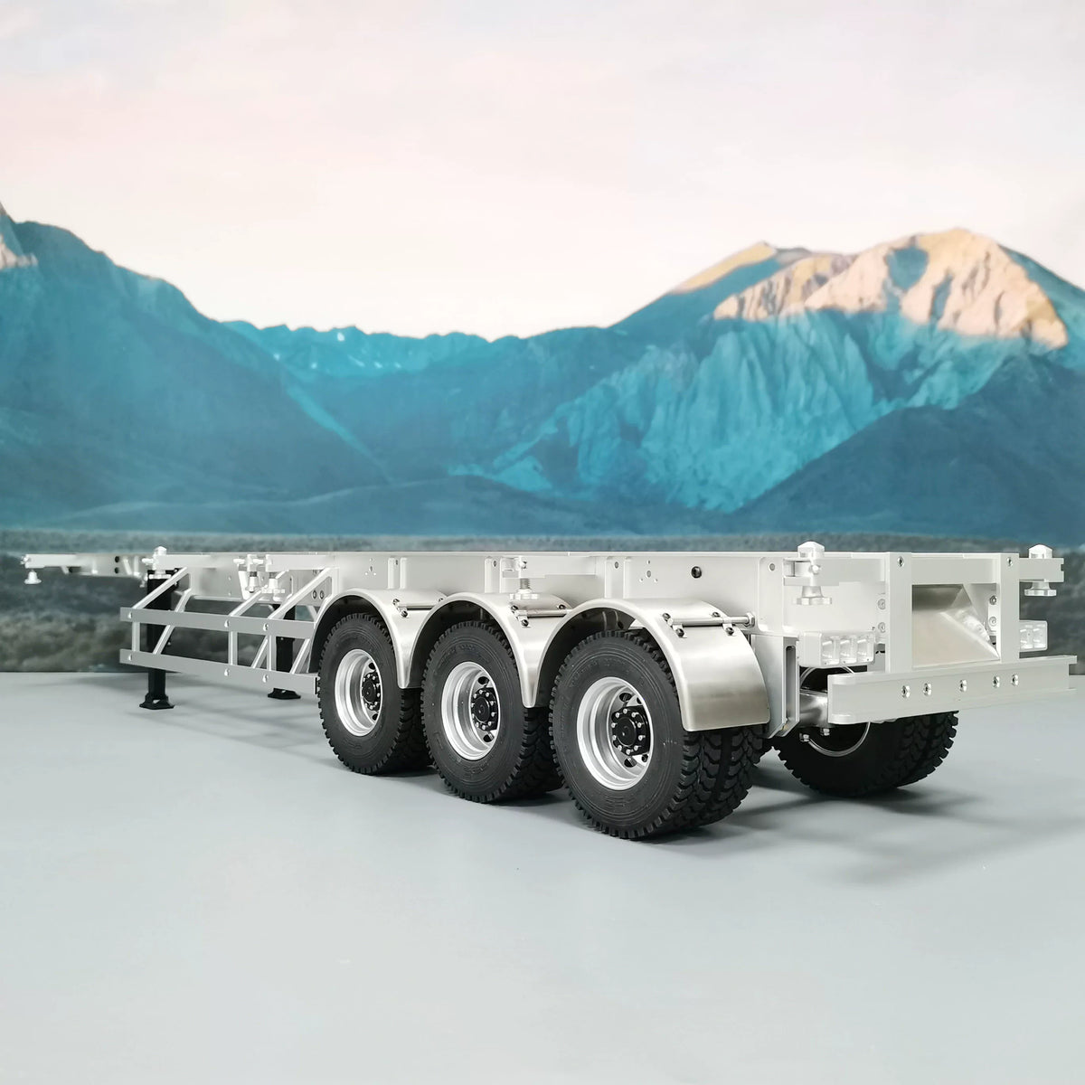 1/14 RC 40ft Container Semi-Trailer Chassis 3-Axle Aluminum Alloy Frame for Tamiya Tractor Truck DIY Upgrade