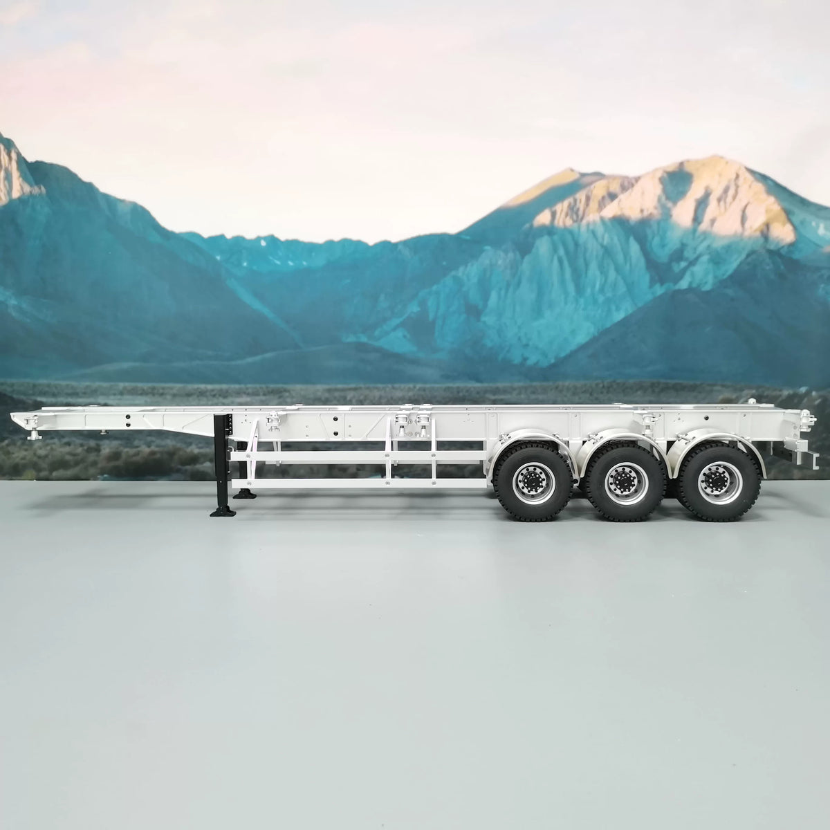 1/14 RC 40ft Container Semi-Trailer Chassis 3-Axle Aluminum Alloy Frame for Tamiya Tractor Truck DIY Upgrade