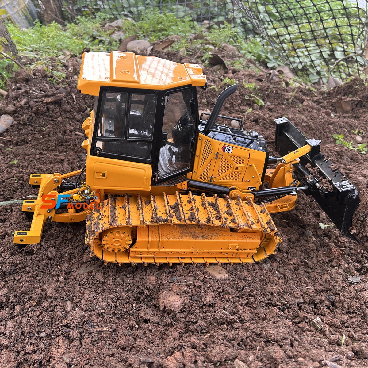 D3 Bulldozer 1/12 Scale Hydraulic RC Bulldozer Metal Heavy Construction Engineering RC Car Model Toy with Light and Sound System