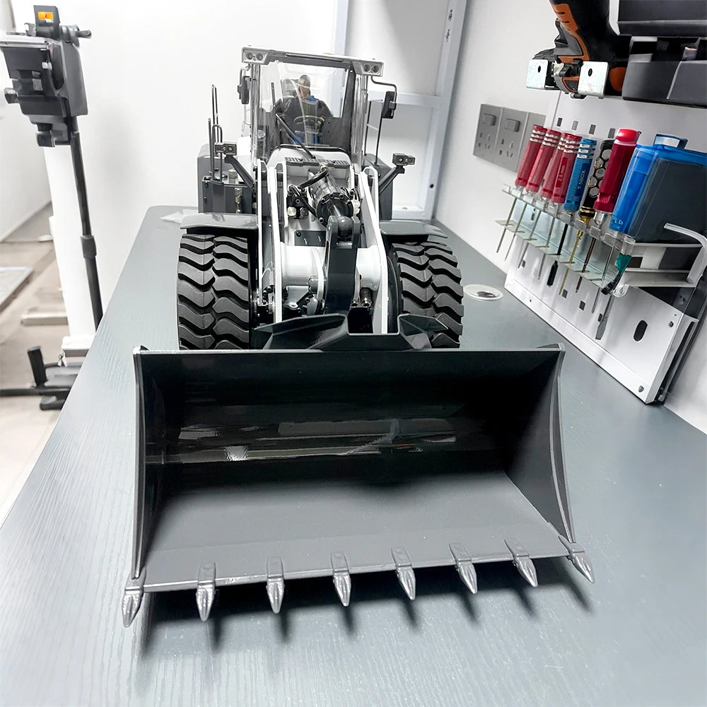 RC Loader 580 1/14 Hydraulic RC Loader Metal Model RTR Radio Remote Control with Light and Sound System Wheel Loader Model