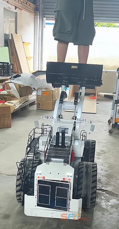 Gambar Loader Operating Remote L2350 Loader 1/14 Hydraulic Rc Loader 150KG Heavy Duty Metal Remote C ...
