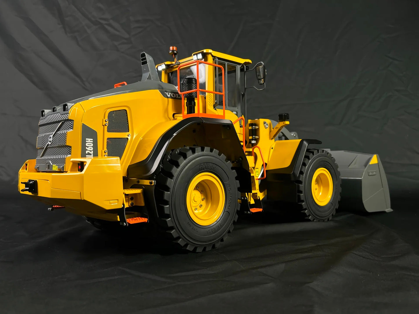 VOLVO L260H Hydraulic RC Loader 1/14 Double E Metal RC Loader Model RTR with Lighting and Sound System Remote Control Car Toy